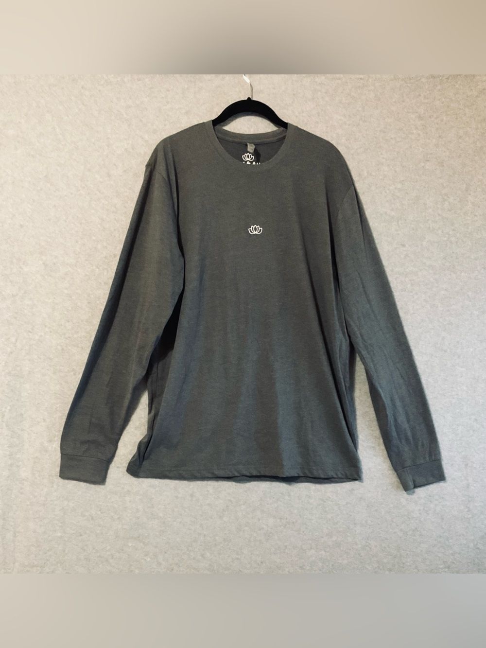 OM &  AH Gray  Long-Sleeve Crewneck T Shirt , Embroidered Lotus Flower SZ L